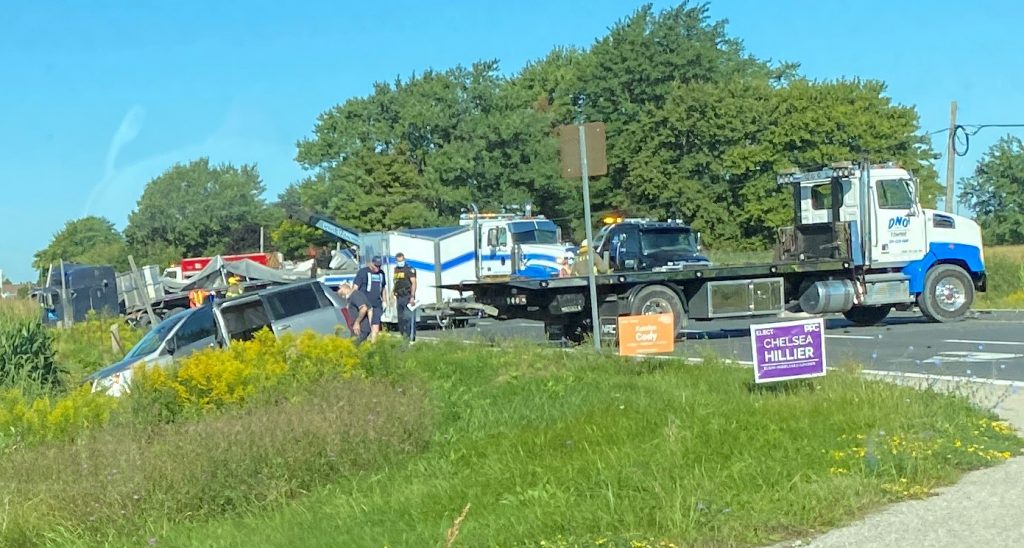 Minor injuries in van, transport crash The Aylmer Express