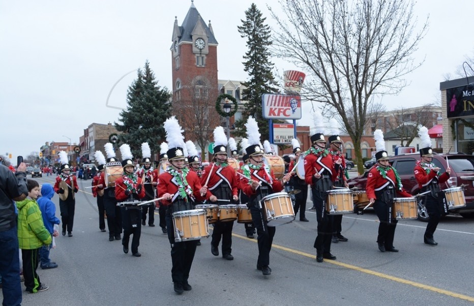 Aylmer Santa Claus parade attracts thousands – The Aylmer Express