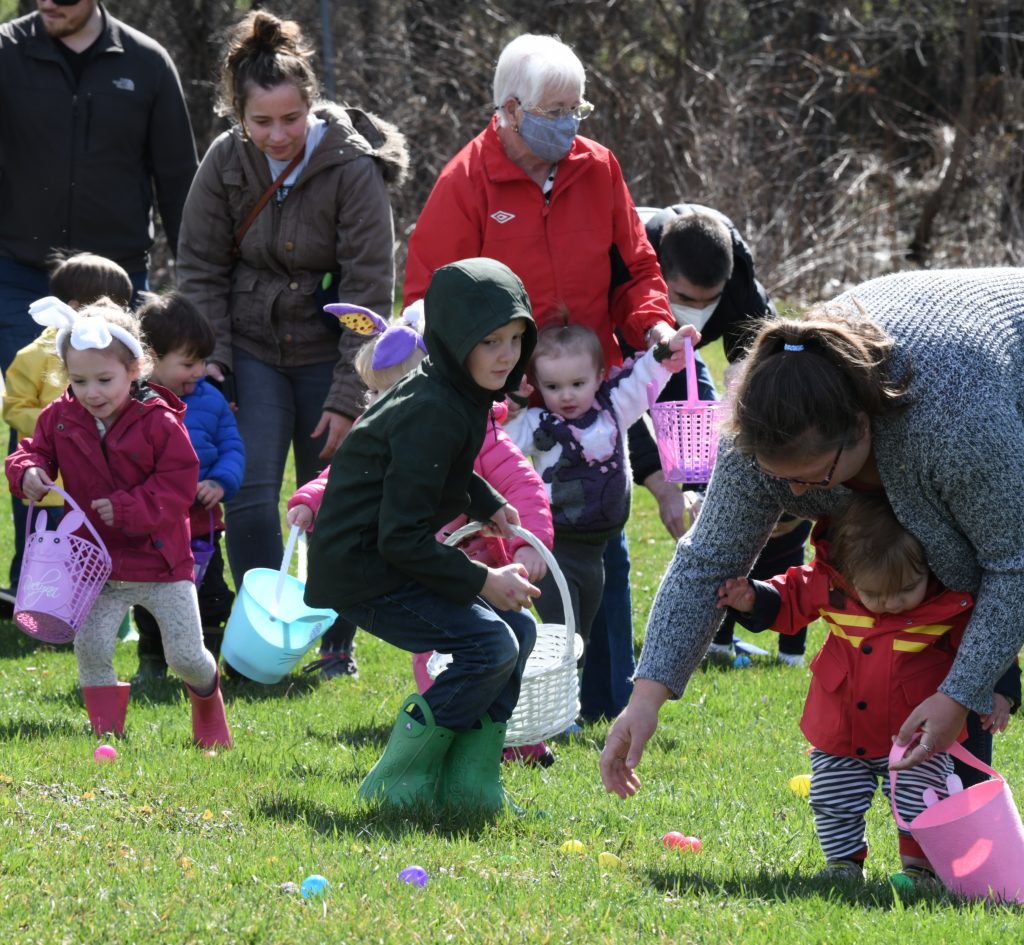 Bright, sunny morning for Springfield Easter Egg Hunt – The Aylmer Express