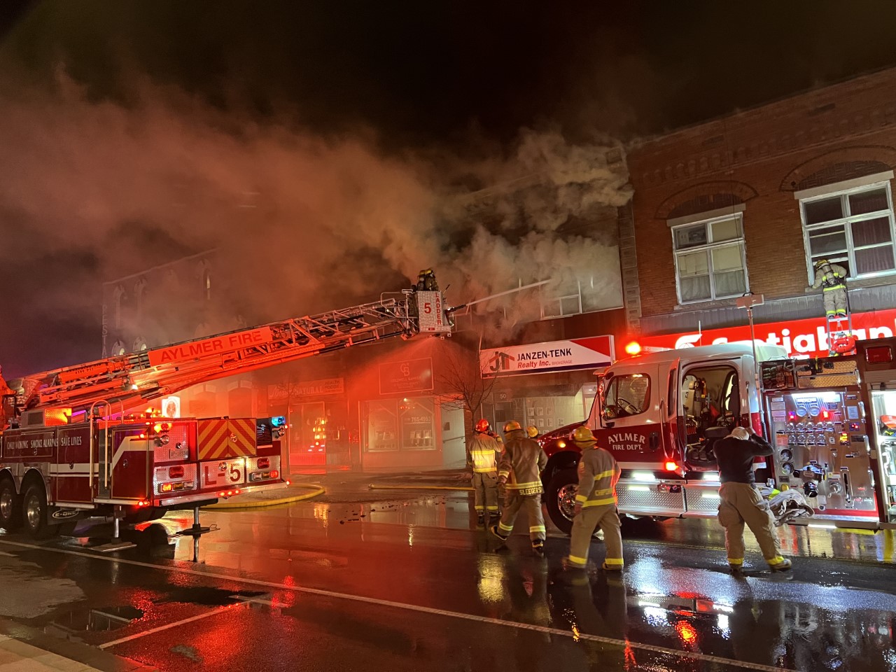 Featured image for "Firefighters battle major downtown blaze in Aylmer"